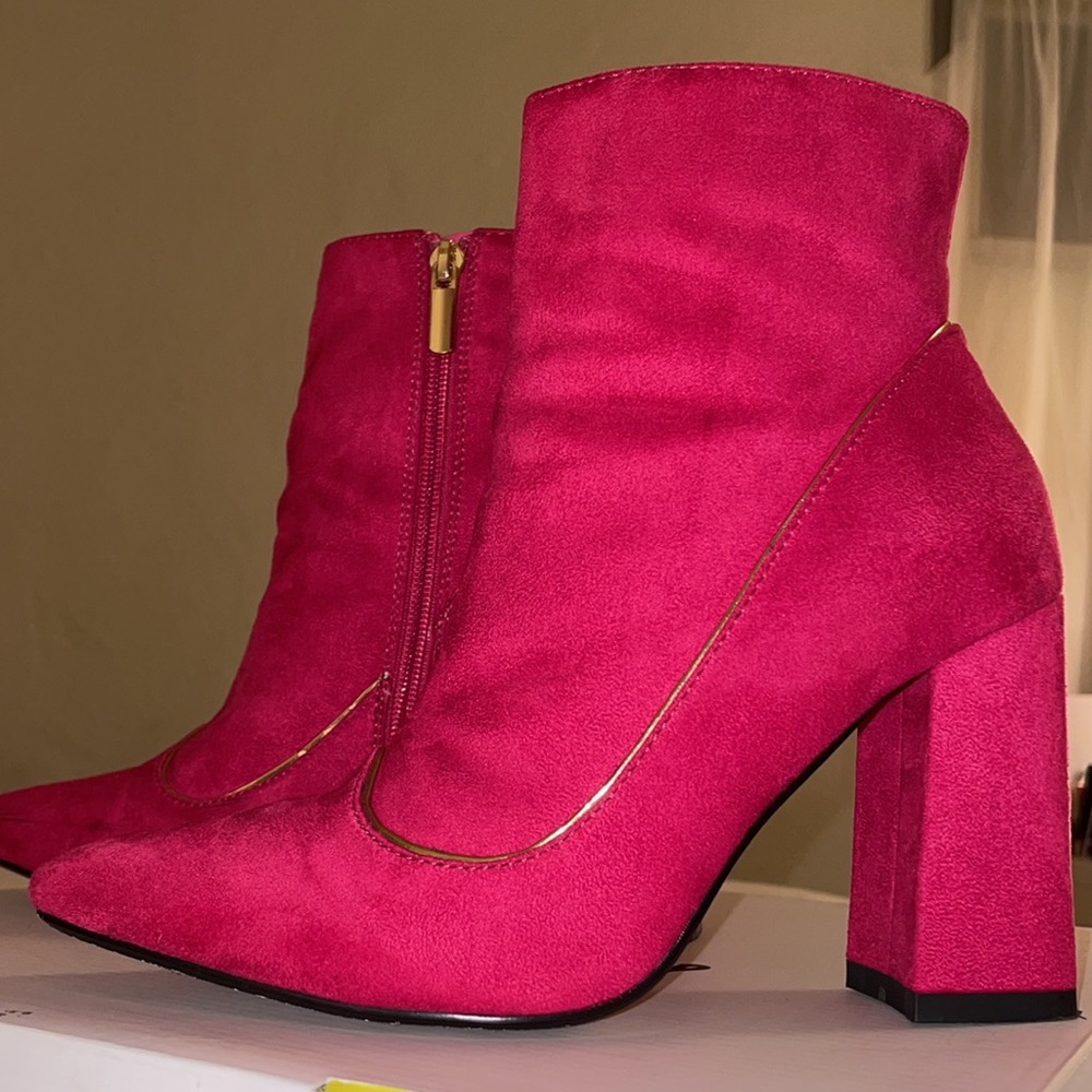 LEMON DROP fuchsia high heeled booties